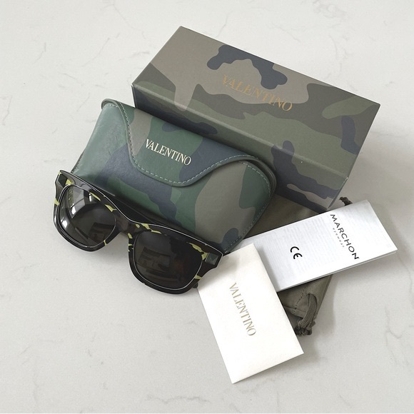 VALENTINO V670SC Camouflage Rockstud Sunglasses - Picture 2 of 16